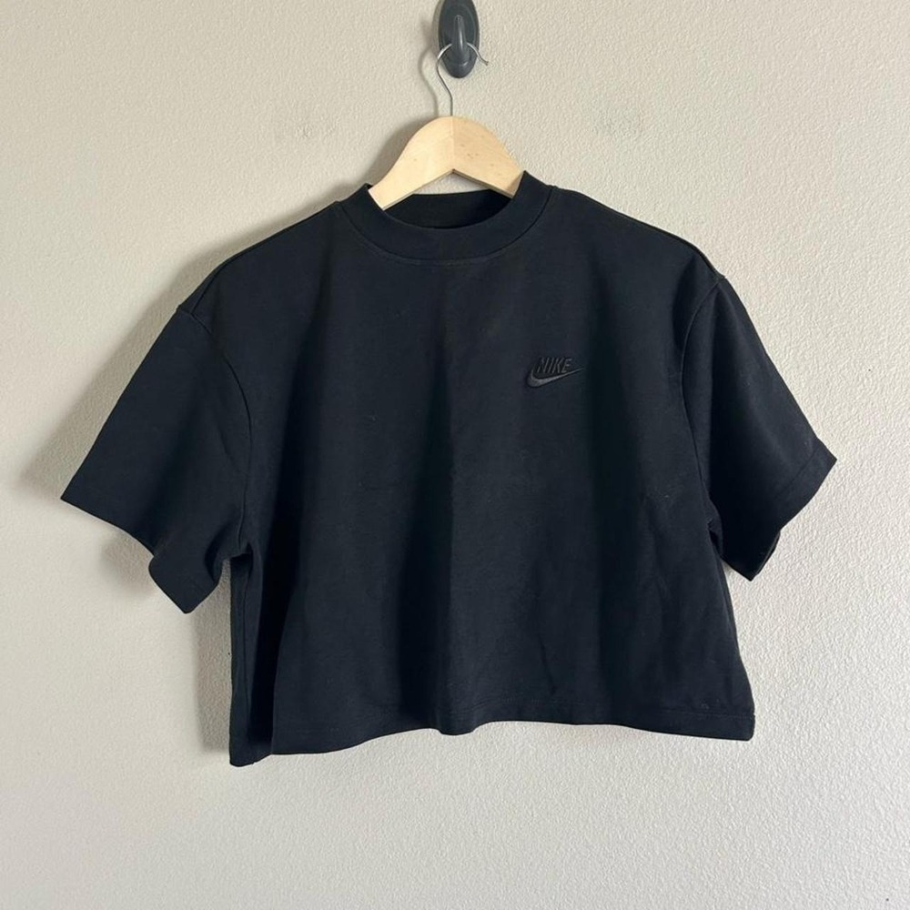 Nike black cropped short sleeve shirt size M